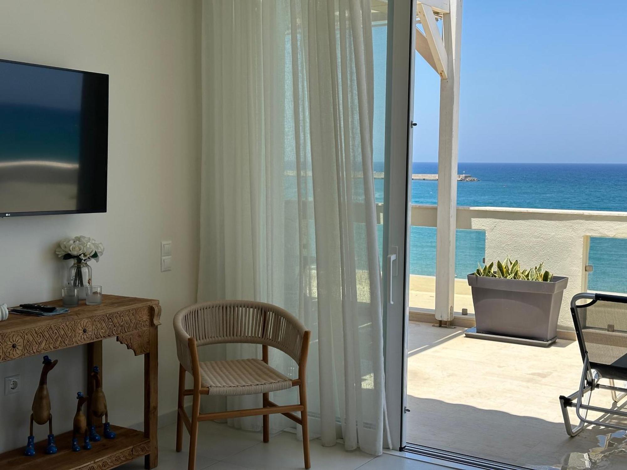 Nathalie'S Beachfront Apartment Rethymno Esterno foto